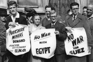 In London protestierten über 40.000 Menschen gegen den Angriff auf Ägypten und sogar die Labour-Partei stellte sich gegen die Invasion. © Socialist Workers Archive