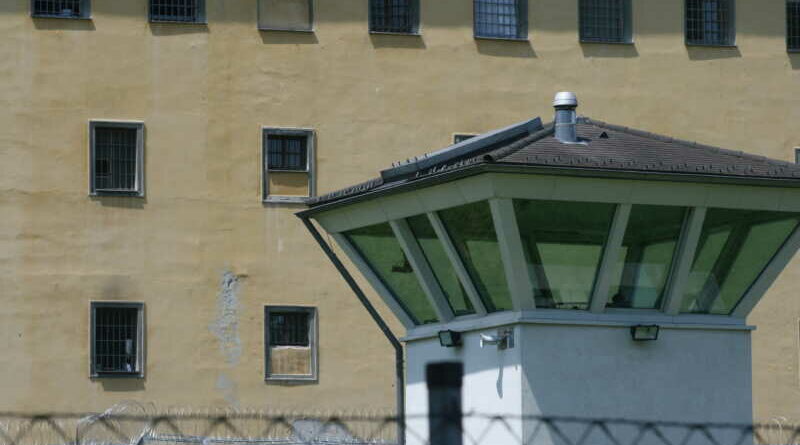 „Die Forderung nach höheren Strafen ist falsch”Interview über eine Gefangenengewerkschaft und das System Gefängnis in Österreich