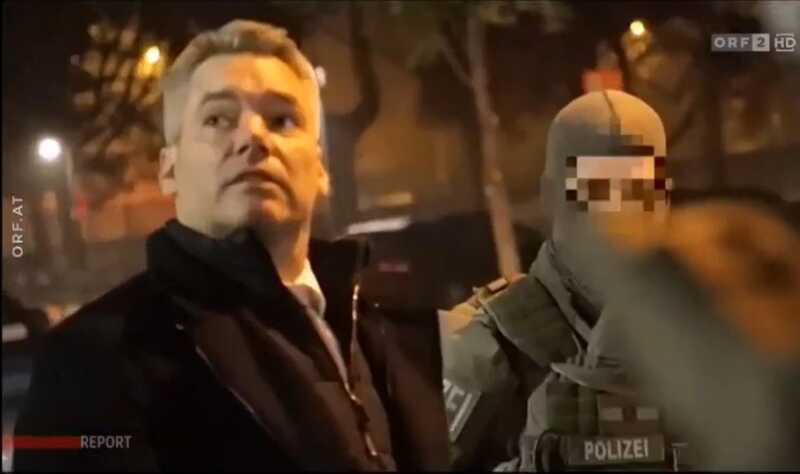 Karl Nehammer setzt sich 2020 bei der Operation Luxor in Szene (Foto Screenshot ORF Report) 21:16