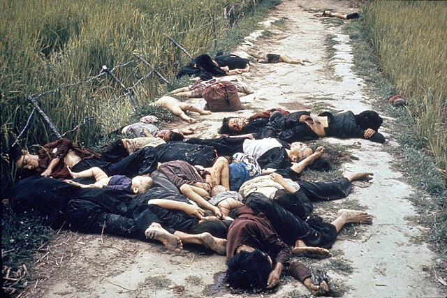 Das My Lai Massaker der USA 1968 in Vietnam - ein Verbrechen zur Verteidigung der kolonialen Ansprüche Frankreichs und der USA in Vietnam. Quelle: Wikimedia Commons